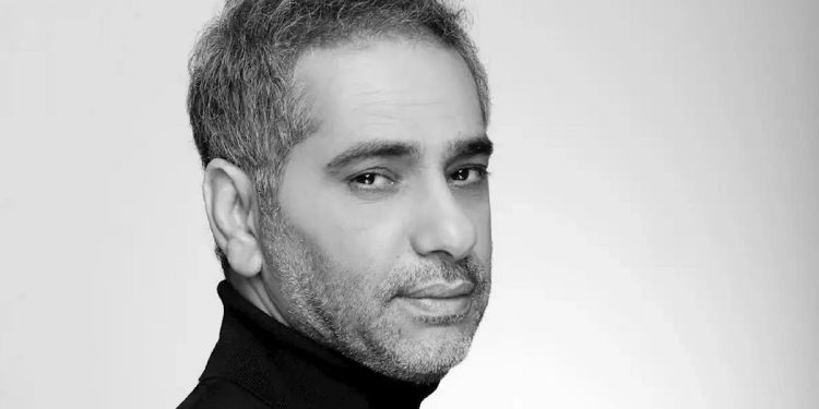 النجم فضل شاكر في قفص الاتهام: “لست مسلحًا.. منزلي أُحرق والدولة غائبة